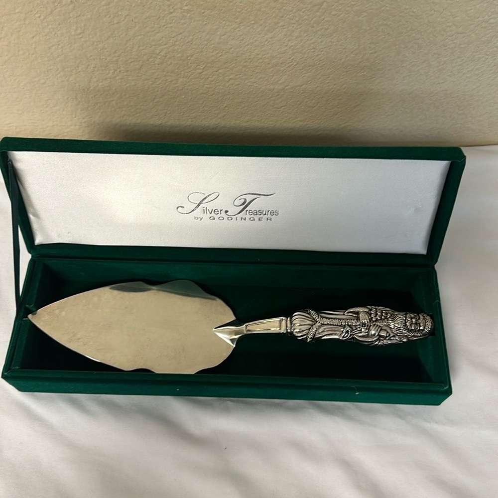 Vintage Cake, Pie, Dessert Server Silver Treasure by Godinger  “Santa Claus”..